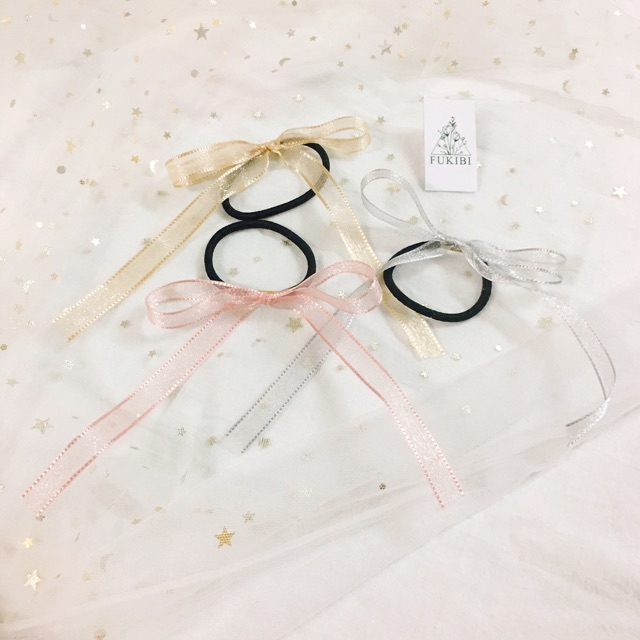 CỘT TÓC NƠ VOAN NHŨ ẢNH THẬT