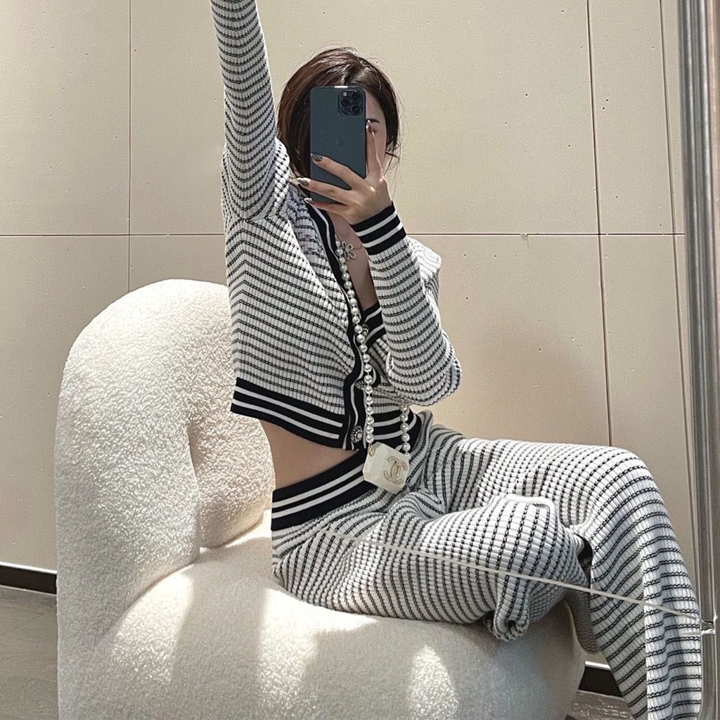 Internet celebrities fried street high-end sense of fashion small fragrant style professional knitted suit women's Hong Kong flavor wide-legged pants two sets in early spring