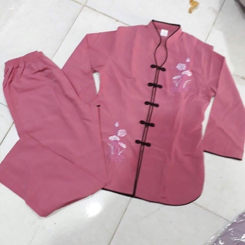 Mẩu cổ tàu thêu hoa sen