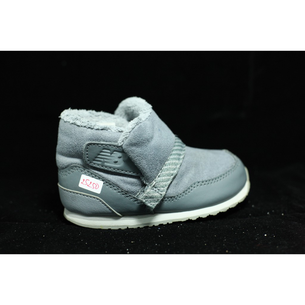 giày trẻ em 25