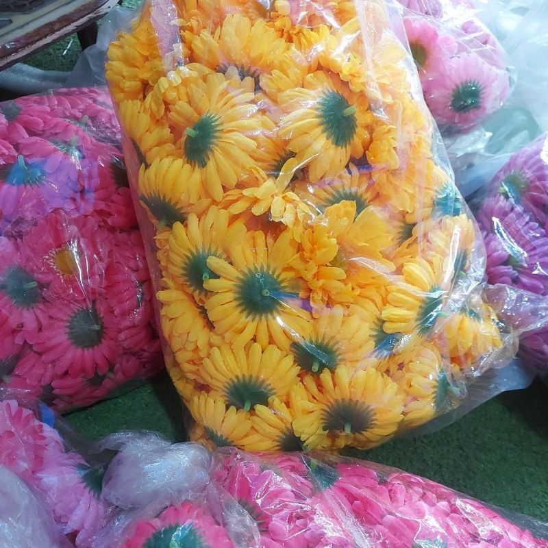 ĐẦU BÔNG CÚC CHÉN .DÙNG CẮM BÌNH .CẮM GIỎ .CẮM KỆ.CẮM CỔNG CƯỚI