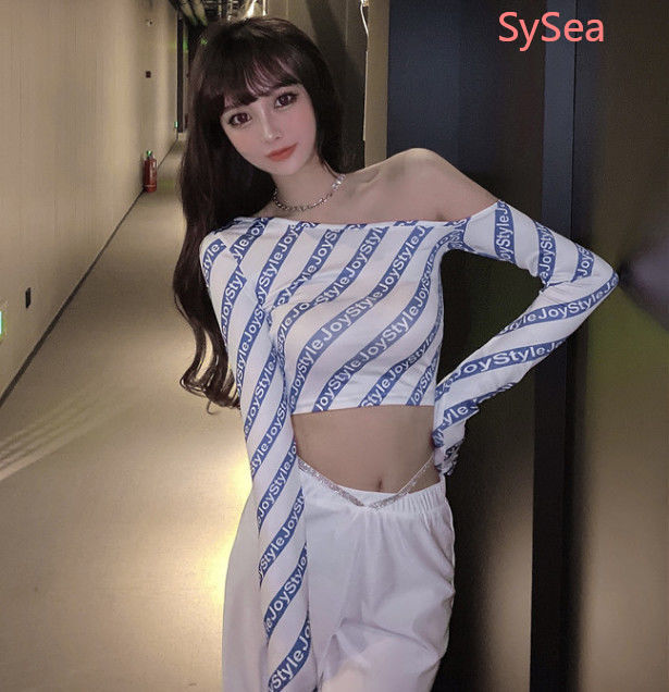 Áo Croptop Trễ Vai Hoạ Tiết Kẻ Sọc Trắng Thiết Kế Thanh Lịch