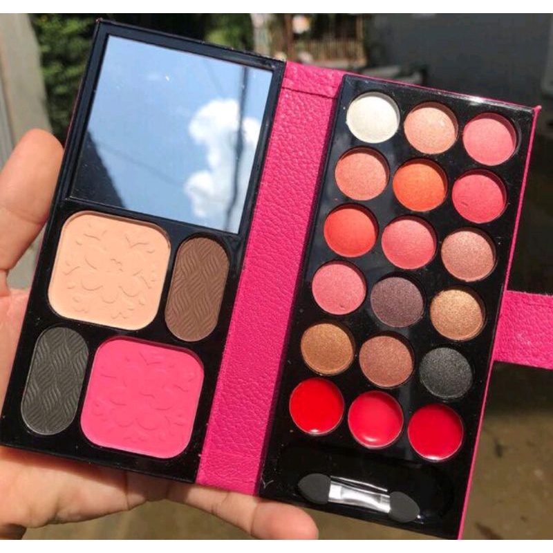 Phấn mắt dạng ví siêu tiện lợi | BigBuy360 - bigbuy360.vn