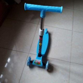 Xe Scooter 3 bánh có đèn phát sáng