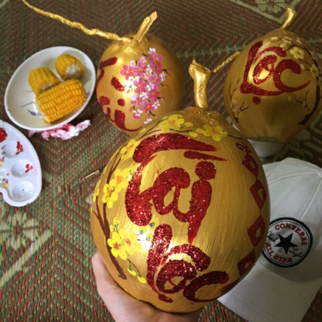 Dừa vẽ thư pháp