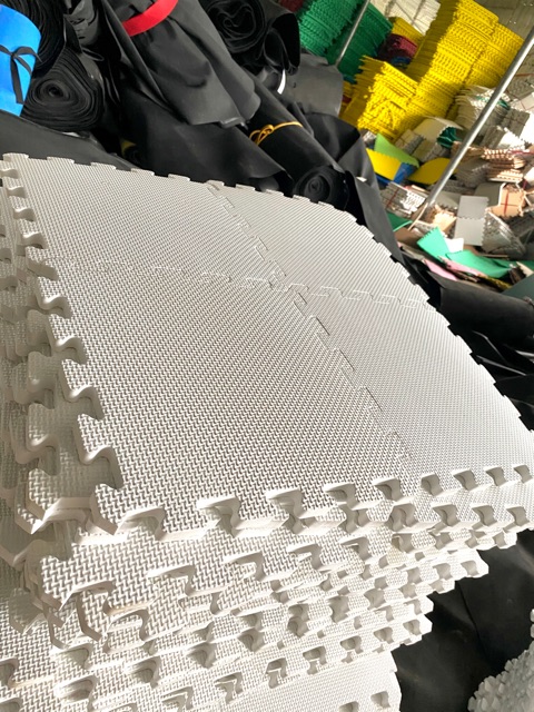 Thanh lí thảm trắng 30*30