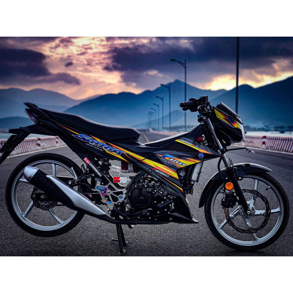 Tem rời xe Raider FI đen – vàng cam, chữ Satria. Chất liệu theo ý khách, làm được cho mọi dòng xe. Tem chế