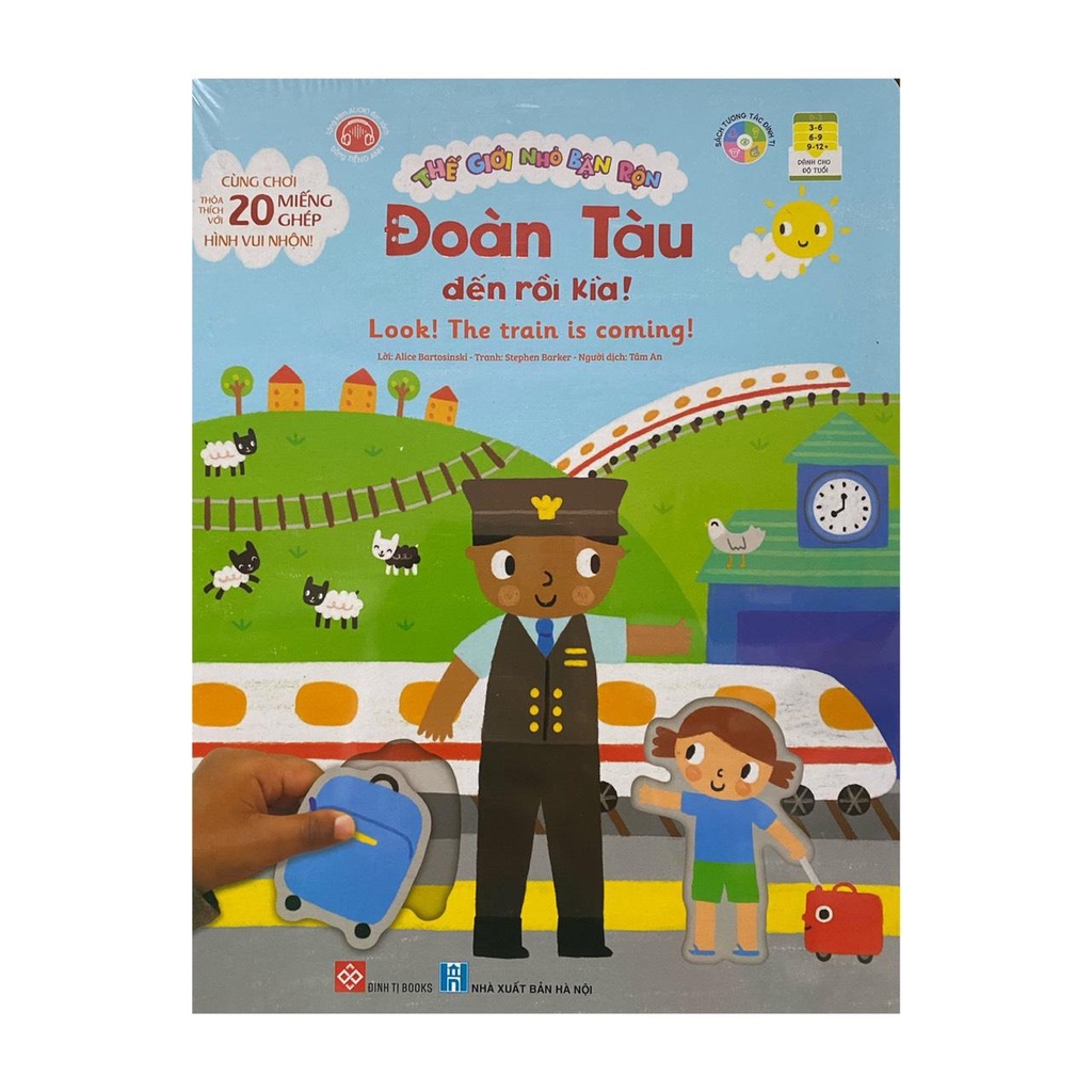 Sách - Thế giới nhỏ bận rộn : Đoàn tàu đến rồi kìa : Look ! The train is coming !