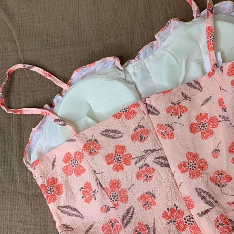 Set váy hai dây midi hoa nhí kèm áo khoác cardigan vàng dịu dàng, xinh xắn