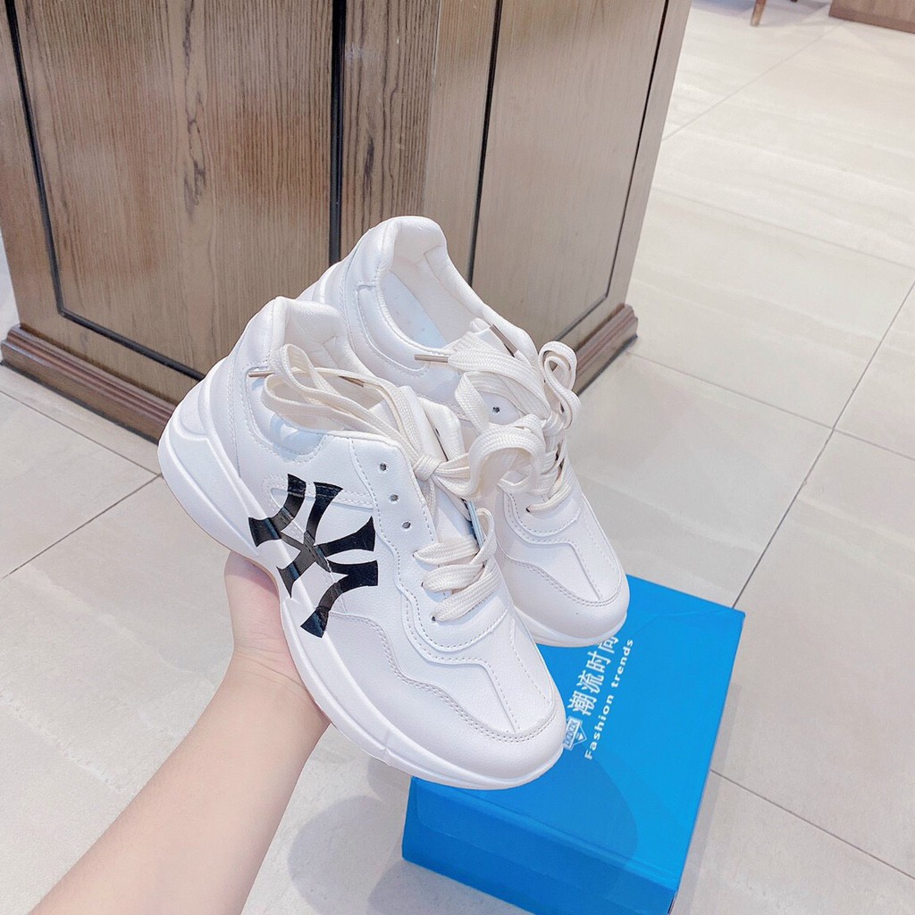 GIÀY NỮ THỂ THAO MỚI