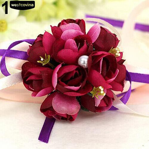 Vòng hoa đeo tay đám cưới cho phù dâu