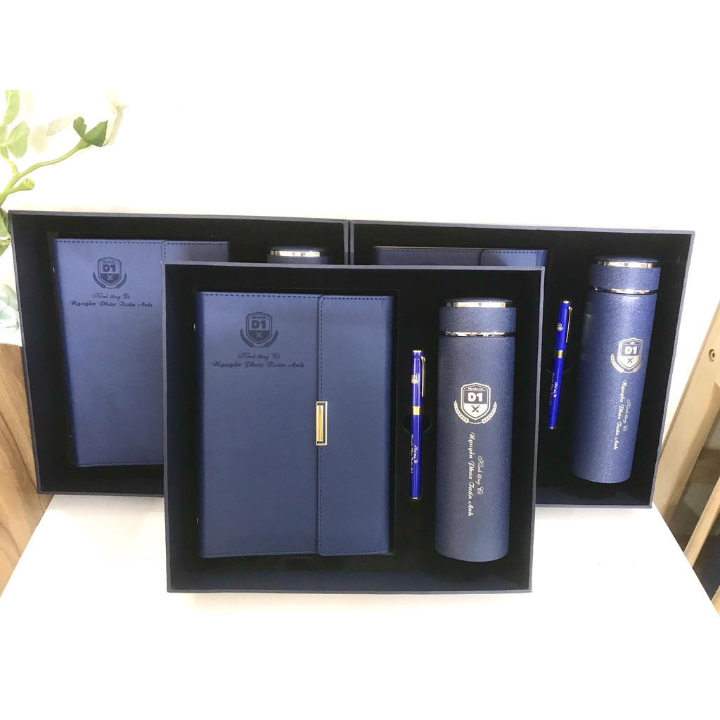 Combo quà tăng. Sổ da A5 , bút ký cao cấp và bình giữ nhiệt inox 304 cao cấp. Khắc tên riêng hay logo miễn phí .