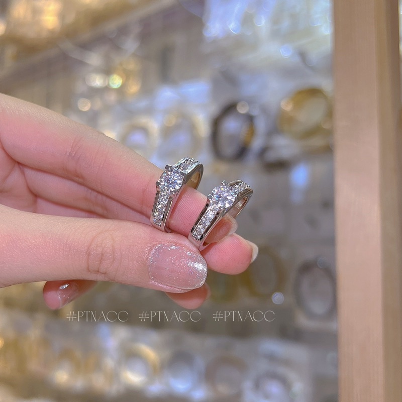 Nhẫn xi bạch kim dáng mảnh đơn giản, nhẫn nữ hột chủ nhỏ xinh .PTNACC.