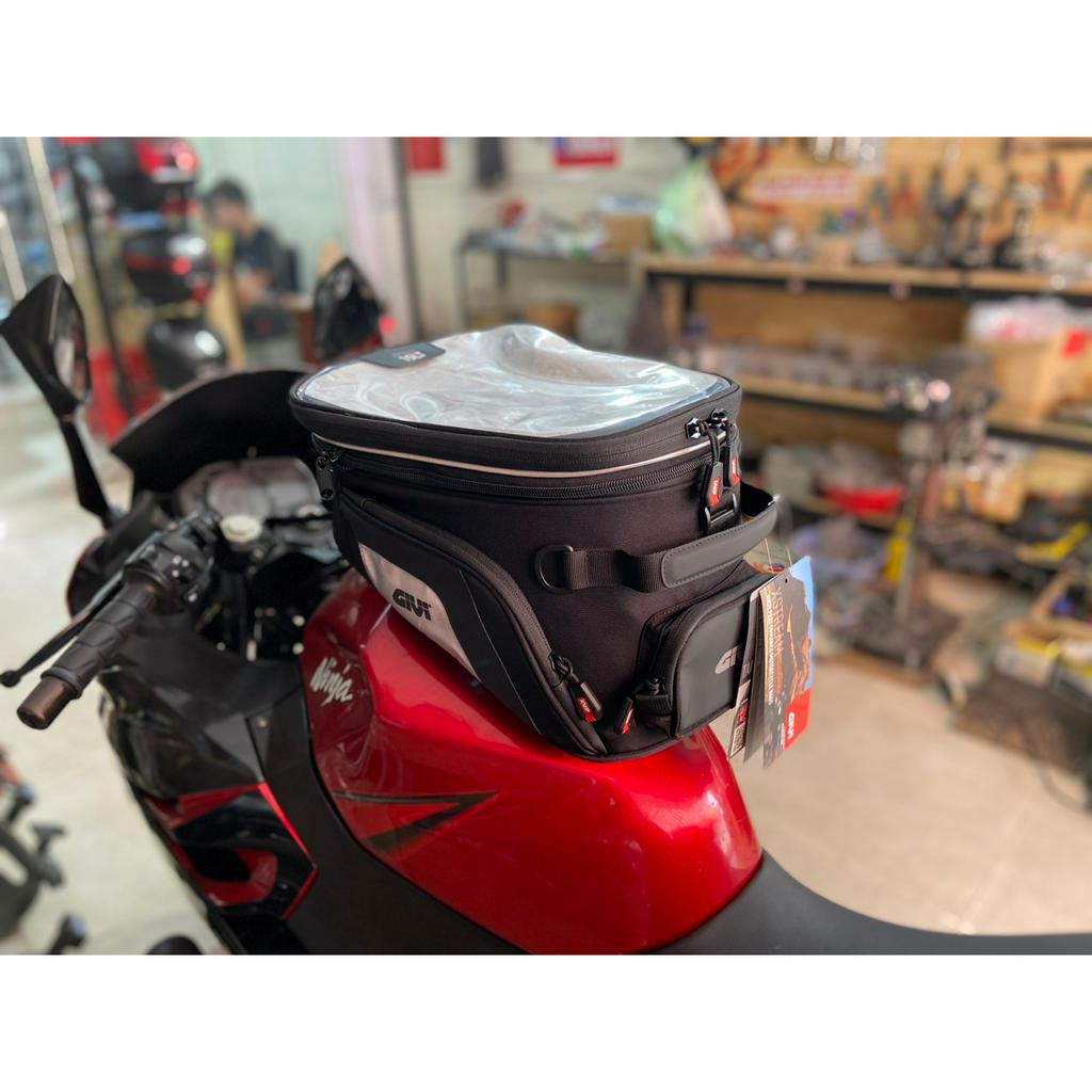 Túi Bình Xăng Givi Xs320 Tanklock -15 Lit