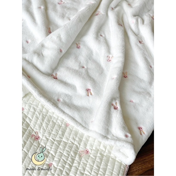 Chăn lông nhung tuyết thêu họa tiết cho bé Moon&Mints, 2 lớp dày dặn