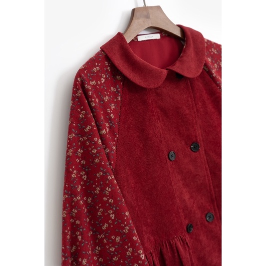 Váy nhung đỏ MADELEN dáng cổ sen phối hoạ tiết hoa | BigBuy360 - bigbuy360.vn
