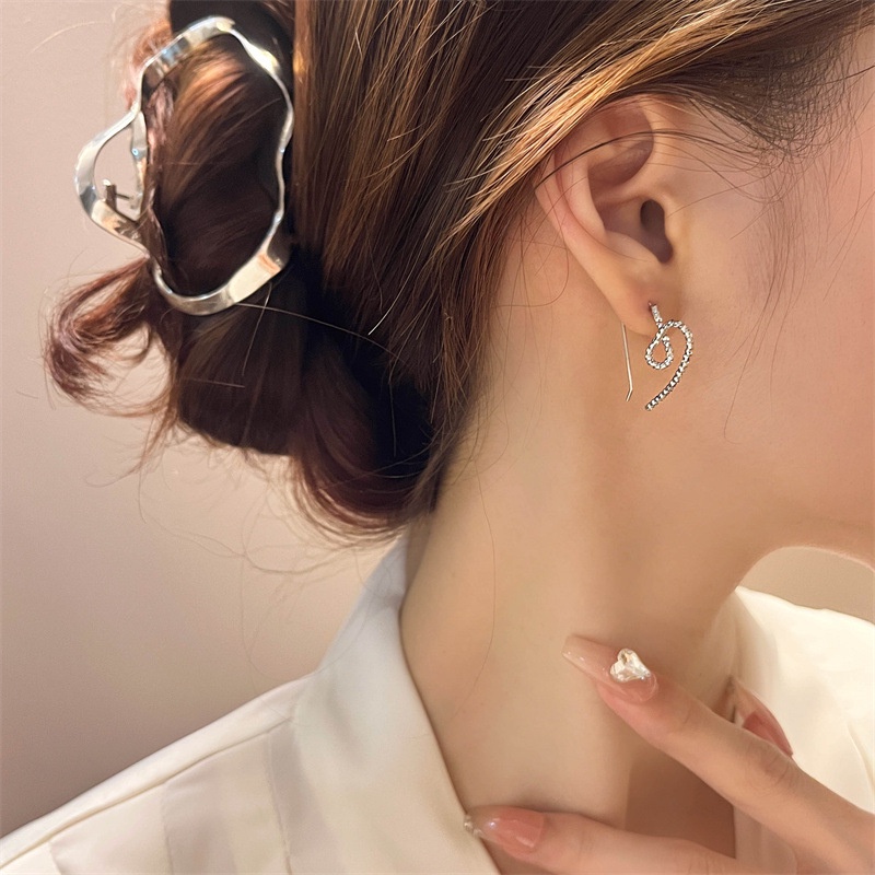 [JUNG/Jung Accessories] Bông tai/Hoa tai hợp kim trái tim khuyết đính đá phong cách Hàn Quốc