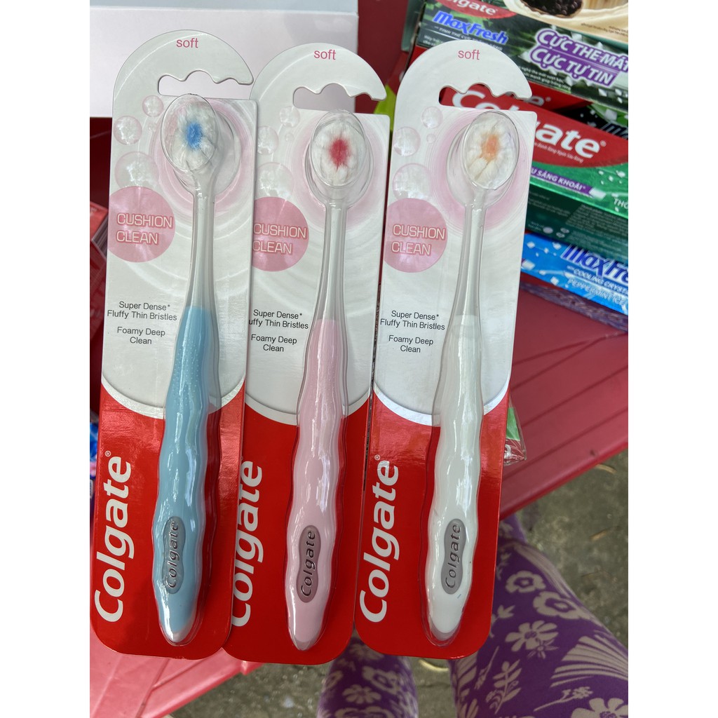 BÀN CHẢI ĐÁNH RĂNG COLGATE CUSHION CLEAN CÔNG NGHỆ TẠO BỌT KEM SIÊU MỊN