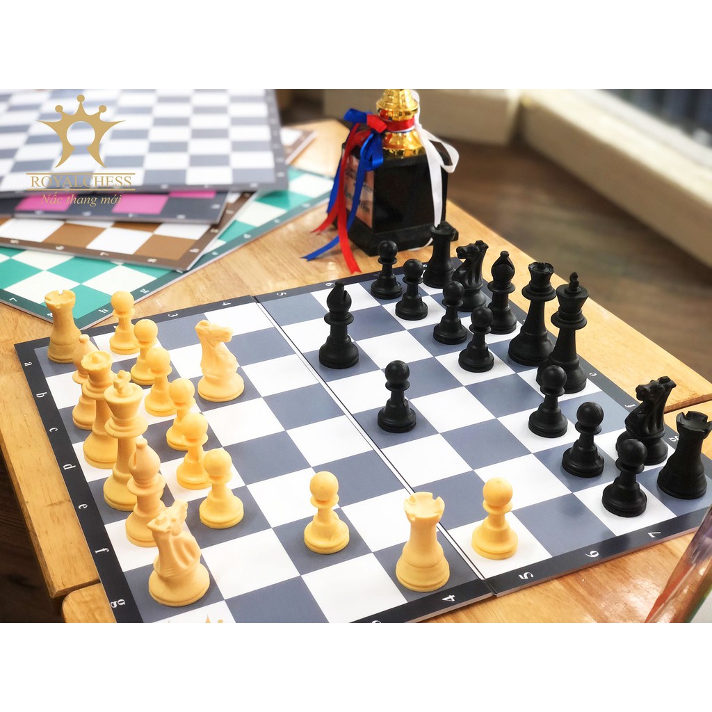 Bộ cờ vua tiêu chuẩn thi đấu YB (Bàn format) ROYALCHESS Bàn 40cm*41cm