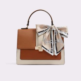 Túi A.L.D.O trả khách