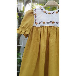 váy linen cổ yếm thêu tay