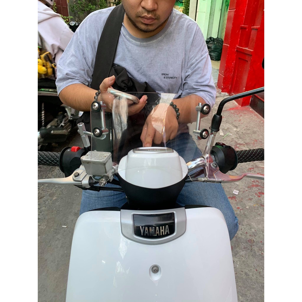 #13 Kính chắn gió Yamaha Cuxi