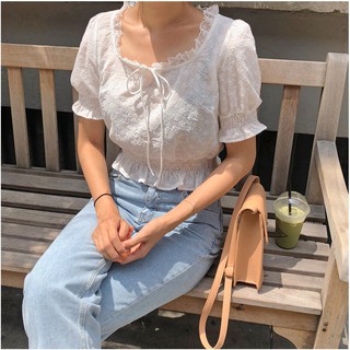 [ORDER] Áo croptop vải thô thêu hoa đục tay phồng A076