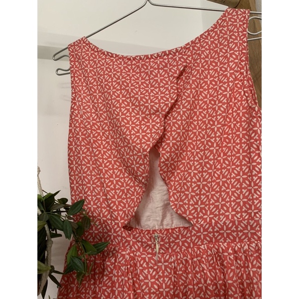 Đầm hoa khoét lưng Little Paris