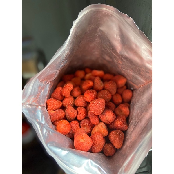 Dâu Tây sấy giòn 500gr-1000gr (giòn xốp-chua chua ngọt ngọt rất ngon)