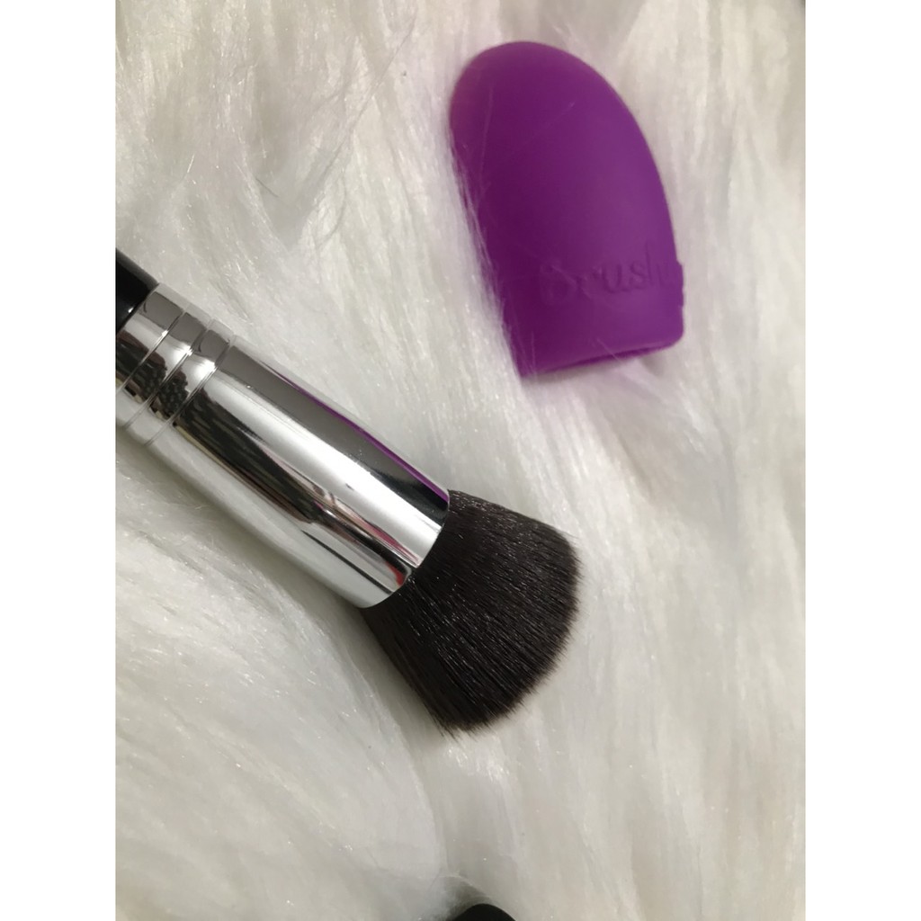 Cọ Trang Điểm Nền Makeme (Cán Đen)