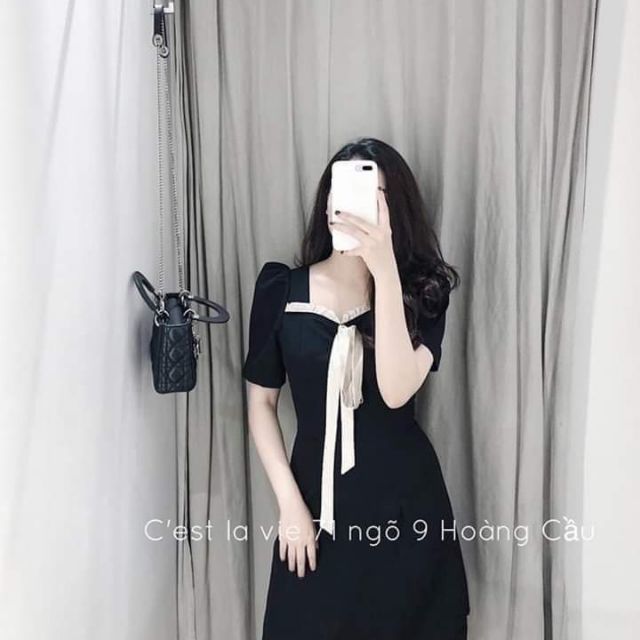 Váy đen nơ ngực