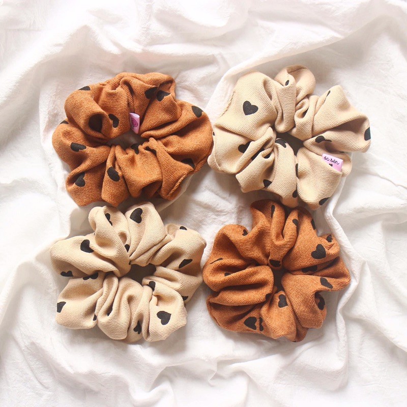 Scrunchie họa tiết trái tim phong cách Vintage