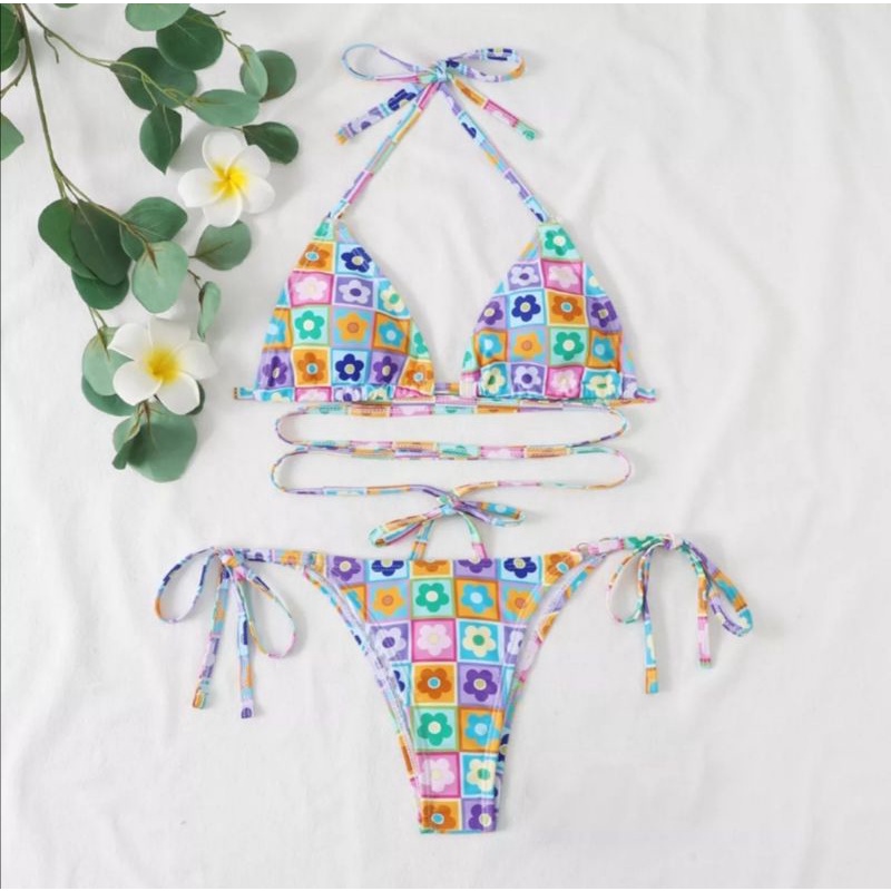 Bikini Basic Tam Giác Lọt Khe Hoa Nhí Xanh Vàng Tanning