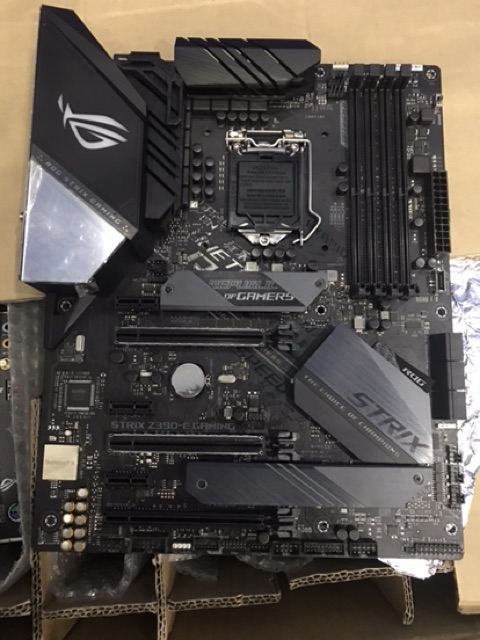 Bo mạch chủ Asus ROG STRIX Z390-E GAMING