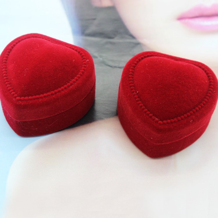 Hộp đựng trang sức hình trái tim đỏ lãng mạn tiện dụng