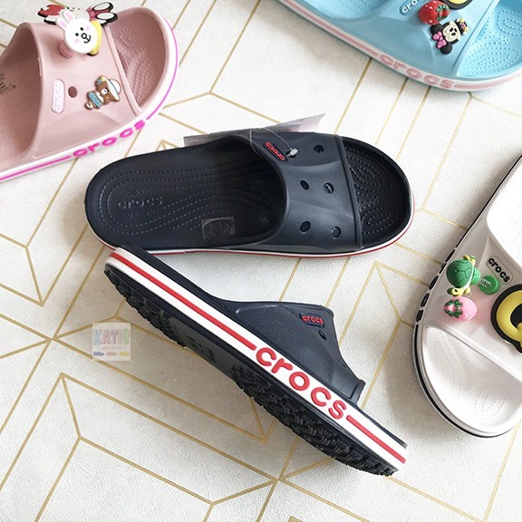 Dép lê Cross baya quai ngang màu xanh than họa tiết viền đỏ DE990ZZ tặng thêm 12 sticker Cross