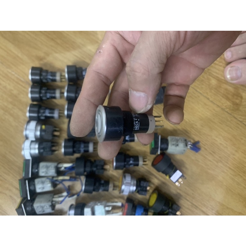 Công tắc nhấn nhá có đèn tháo máy 250VAC-3A. DC 30V-5A