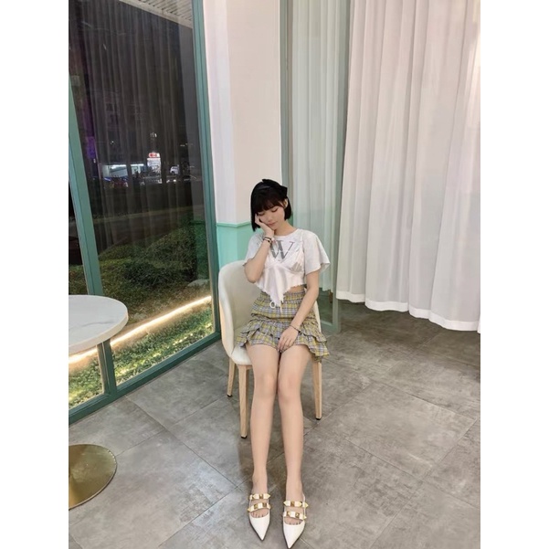 Set áo thun kèm áo hai dây và váy sọc Rose Blackpink