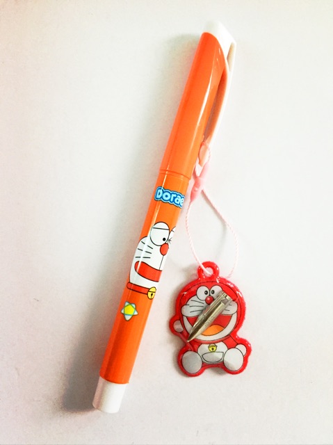 Bút máy ngòi trơn Doraemon