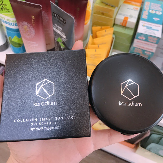 PHẤN PHỦ KIỀM DẦU KARADIUM COLLAGEN SMART SUN PACT | BigBuy360 - bigbuy360.vn