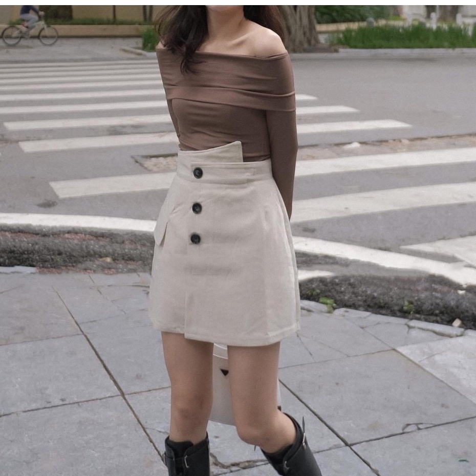 Chân váy nhung chữ A lệch cạp 3 nút kiểu dáng ulzzang thời trang nữ Fmstyle Saigon 21CV10QI2709 | BigBuy360 - bigbuy360.vn