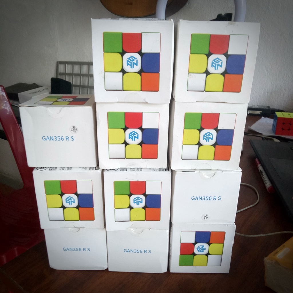 (HỘP HƠI XẤU DO BỊ MÓP NHƯNG HÀNG NGUYÊN SEAL 100%) Rubik 3x3 GAN 356 RS Giá rẻ xoay trơn mượt nhanh TẶNG đế kê Qiyi