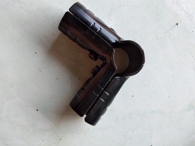 Cùm ghép góc ống 27mm