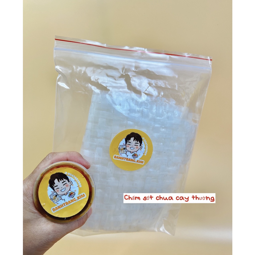 Bánh tráng chấm sốt chua cay