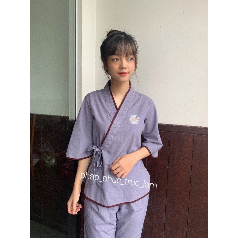 Đồ lam Xéo nơ thêu hoa cúc.