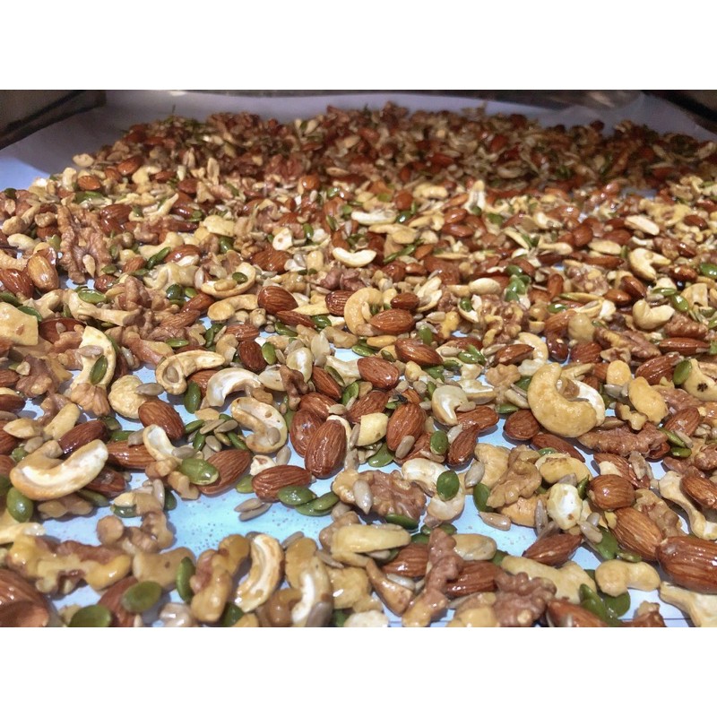  500GR GRANOLA - NGŨ CỐC ĂN KIÊNG 50%HẠT 50% YẾN MẠCH(có mật ong)