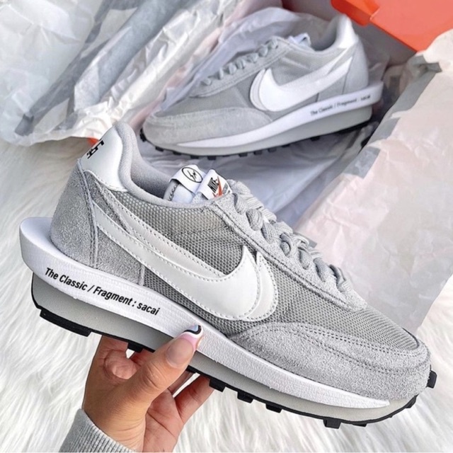 Giày Sacai Waffle Fragment màu ghi xám