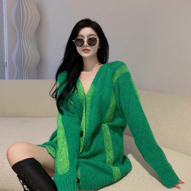 Áo len dài xanh lá