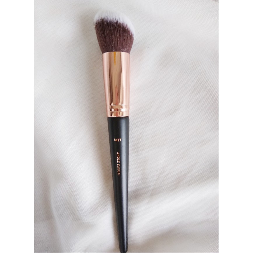 Cọ má xéo đánh khối Vacosi M17 Angled Kabuki