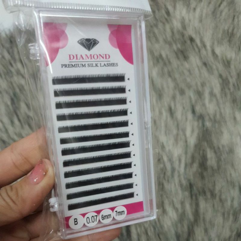 Mi dưới cong B và chân mày cong J